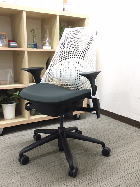 【送料無料 地域限定】【美品】ハーマンミラー Herman Miller セイルチェア SAYL Chairs オフィスチェア メッシュチェア デスクチェア ワークチェア 可動肘付き HermanMiller【中古オフィス家具】【中古】