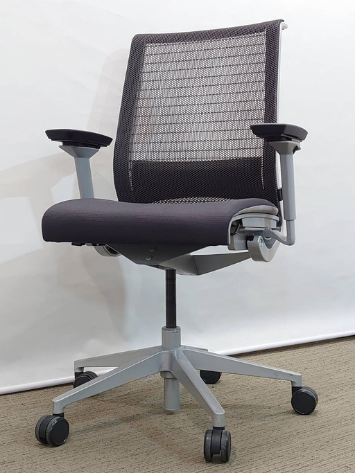 【送料無料 地域限定】Steelcase スチールケース Think シンクチェア オフィスチェア デスクチェア 事務チェア 肘付き【中古オフィス家具】【中古】